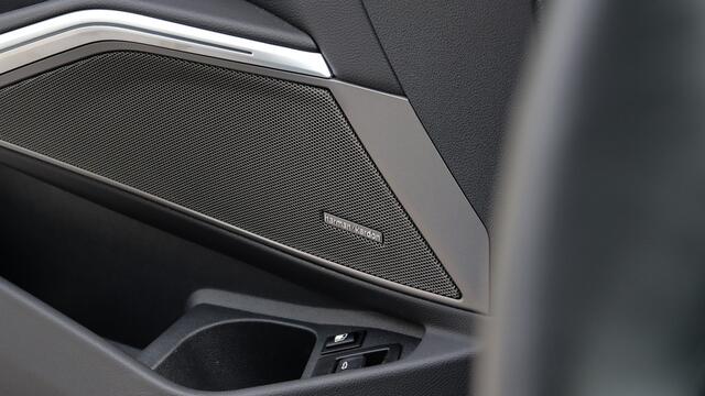 BMW 3-SERIE Touring 330e xDrive M-Sport Pro | Harman/Kardon | Head-up | Panoramadak | Trekhaak | M Sportstoelen | Memory | Comfort Access