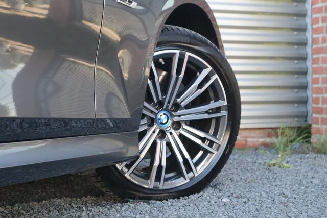 BMW 3-SERIE Touring M-Sport Hifi / Stoelverwarming / 18inch / Sportstoelen /