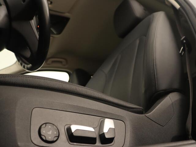 BMW 3-SERIE Touring 330e | Keyless | Full LED | Carplay | Navigatie | Leder | Camera | LMV 17 inch | Cruise control | Getint glas | Stoelverwarming