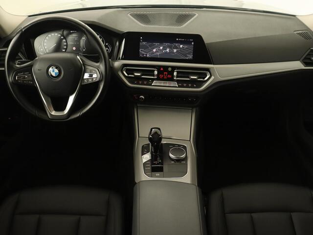 BMW 3-SERIE Touring 330e | Keyless | Full LED | Carplay | Navigatie | Leder | Camera | LMV 17 inch | Cruise control | Getint glas | Stoelverwarming