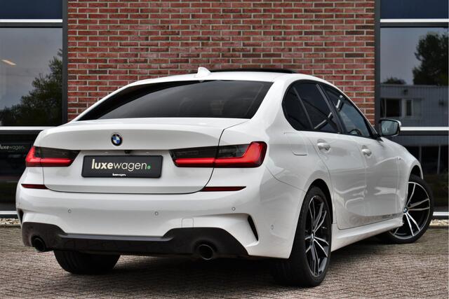 BMW 3-SERIE 320i M-Sport Pano 19inch Laser HiFi Shadowline
