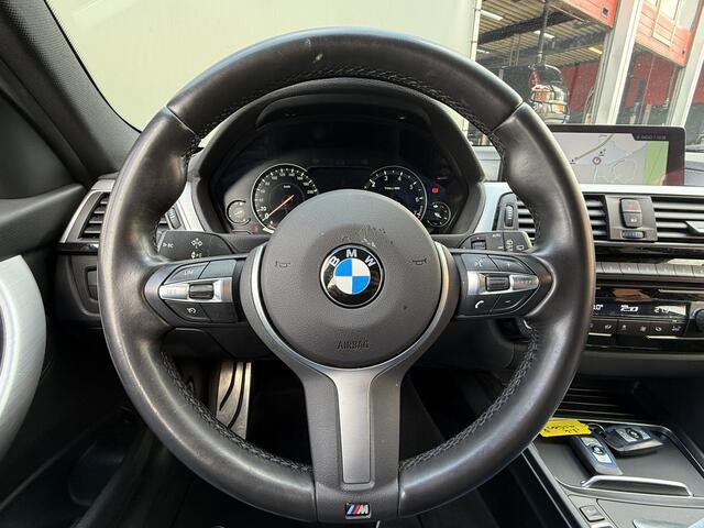 BMW 3-SERIE Touring BWJ 2019 318i M 136 PK Sport Corporate Lease AUTOMAAT / NAVI / CLIMA / CRUISE / STOELVERW. / LEDER / ELEKTRISCHE ACHTERKLEP / LMV / PDC