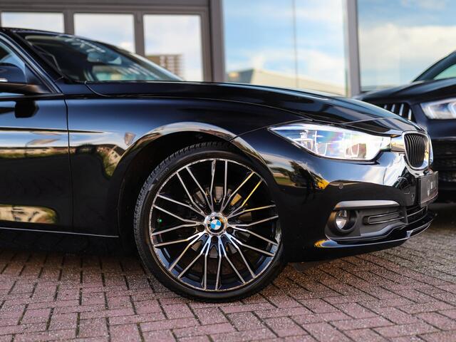BMW 3-SERIE Touring 318i Essential | BTW! | 19" LM | Leder | PDC | Stoelverw. | LED