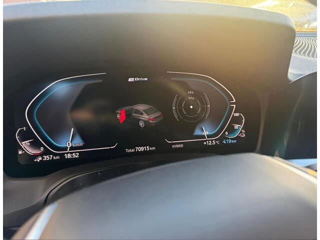 BMW 3-SERIE 330e eDrive Edition Sportline | Stoelverwarming | Cruise Control | Leer | Camera | Keyless | Apple Carplay | Ambiance Verlichting | HIFI | Parkeersensoren | Navigatie | NAP | Sport