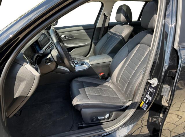 BMW 3-SERIE 330e High Executive I Panoramadak I Leder I Head-up