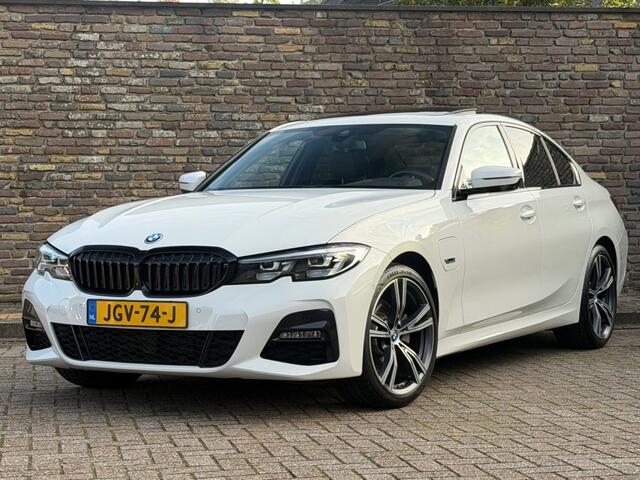 BMW 3-SERIE 320E M-Sport Panodak 19 Inch Keyless