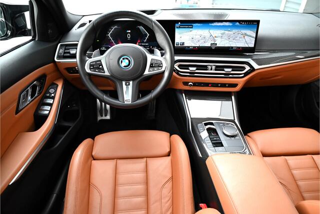 BMW 3-SERIE Touring 320e / M-SPORT / PANO / M-PERF SEATS / CARBON / HARMAN KARDON / MEMORY / HUD / OXFORDGREEN / 20"