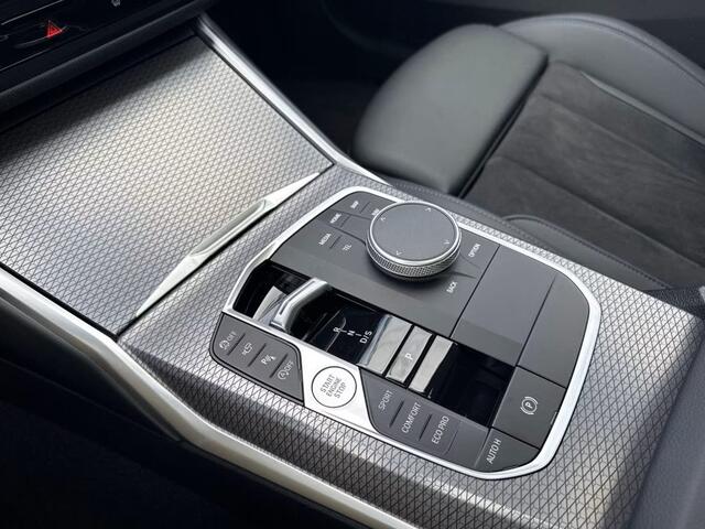 BMW 3-SERIE 330iA M-SPORT Pro ** LED, LC Prof, SCHUIF/KANTEL, ACC, 19-inch LMV, HuD, H&K Sound ** ¤ 22.500,= onder NP - 1e EIG - UNFALLFREI ** ** INFORMEER OOK NAAR ONZE AANTREKKELIJKE FINANCIAL-LEASE TARIEVEN **