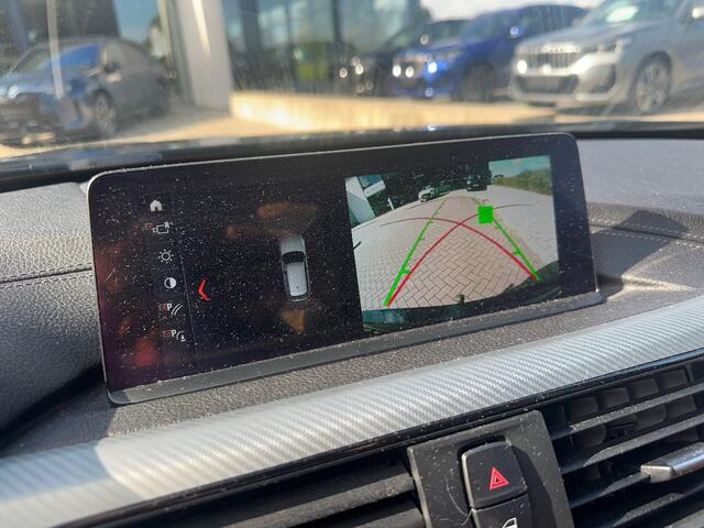 BMW 3-SERIE Touring 320i M Sport Edition / Trekhaak / Panoramadak / Camera / Head-up / Leder / 19'' / Navigatie / Stoelverwarming / Audio HiFi / Cruise Control