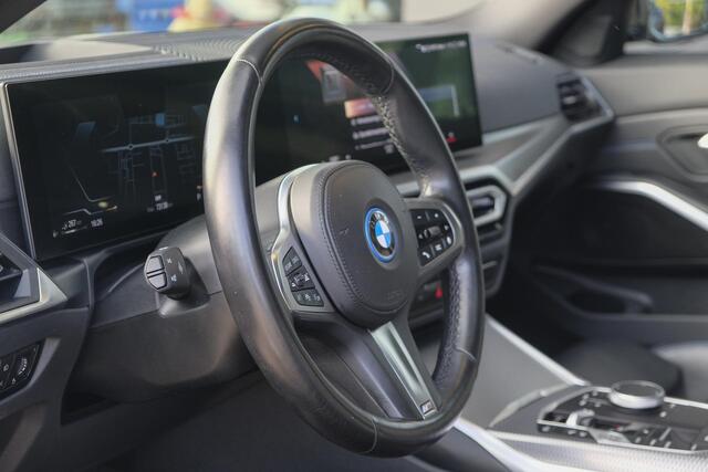 BMW 3-SERIE Touring 330e 292pk M-sport Panoramadak M3 seats *BTW* Head-up Laser lampen Adaptive cruise Camera