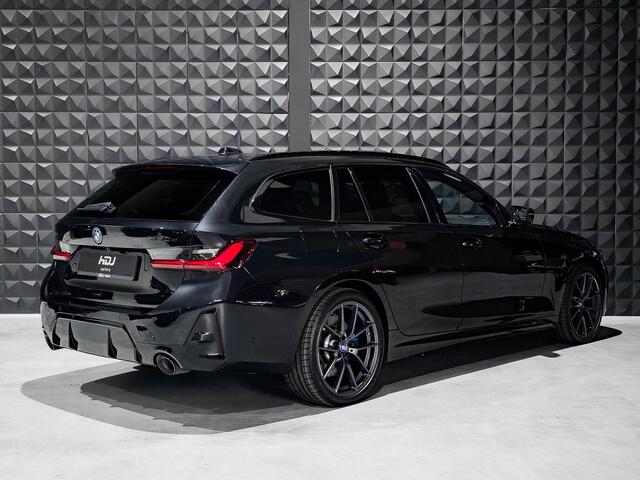 BMW 3-SERIE Touring 330e xDrive M Sport Pro | Pano | H/K | M-Tech Stoelen | HUD | Memo | Topv | Side | ACC | 19"M-Performance | Leer |