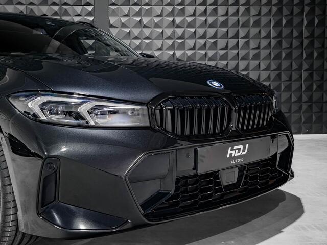 BMW 3-SERIE Touring 330e xDrive M Sport Pro | Pano | H/K | M-Tech Stoelen | HUD | Memo | Topv | Side | ACC | 19"M-Performance | Leer |