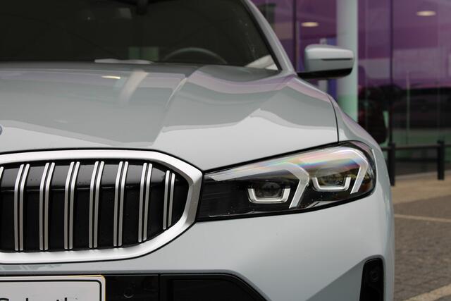 BMW 3-SERIE Touring 330e M Sport Automaat / Trekhaak / Achteruitrijcamera / Sportstoelen / Comfort Access / Active Cruise Control / M Adaptief onderstel