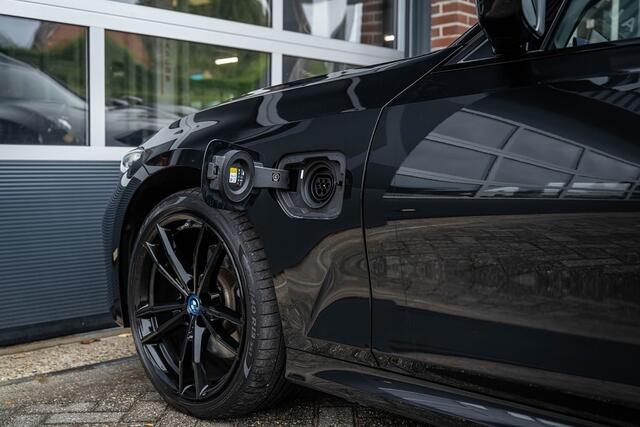 BMW 3-SERIE 330e xDrive M Sport | Shadow | Hifi | Leder | Stuurverwarming | 19' inch |