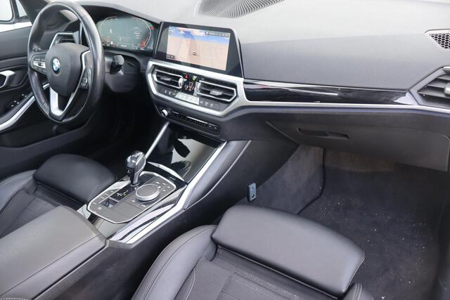 BMW 3-SERIE Touring 320i Executive Edition Navigatie, Panoramadak, Apple Carplay, Camera, Cruise control