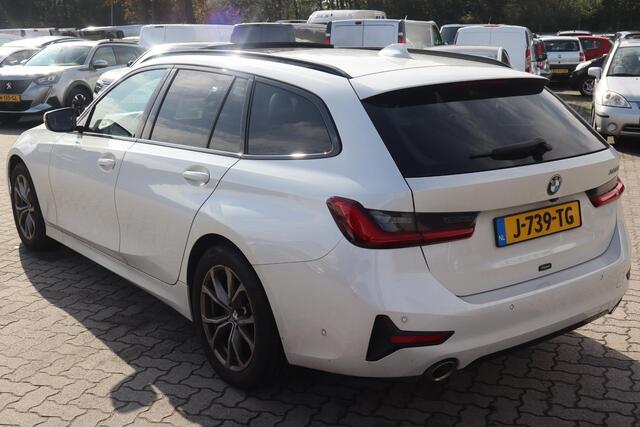 BMW 3-SERIE Touring 320i Executive Edition Navigatie, Panoramadak, Apple Carplay, Camera, Cruise control
