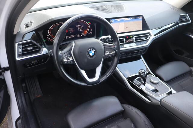 BMW 3-SERIE Touring 320i Executive Edition Navigatie, Panoramadak, Apple Carplay, Camera, Cruise control