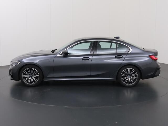BMW 3-SERIE 320i Business Edition M-Sport Plus | Trekhaak | Leder | Parkeercamera | Head-Up | Stoelverwarming | Keyless Go |