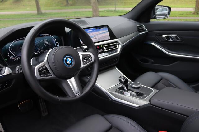 BMW 3-SERIE Touring 330e xDrive M-Sport Shadow Pano/Laser LED/360/Keyless/Elek. stoel+mem/Dodehoek/19"