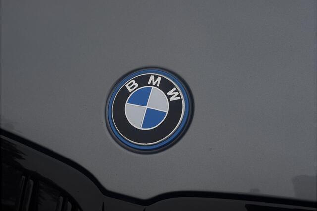 BMW 3-SERIE Touring 330e M-sport LCI Facelift | Camera | Adaptive Cruise | Comfort Access | Fabrieksgarantie