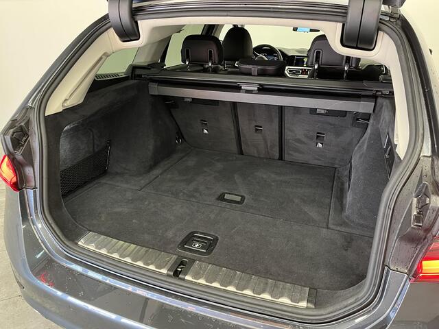 BMW 3-SERIE Touring 320i Sport Line Executive | ORG.NL | LEDER | CARPLAY |