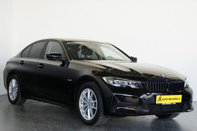 BMW 3-SERIE 320e / LED / Navi / CarPlay / Cam / Clima