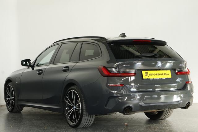 BMW 3-SERIE Touring 330e xDrive M-Sport Panorama / Opendak / ACC / Cam / Carbon / CarPlay