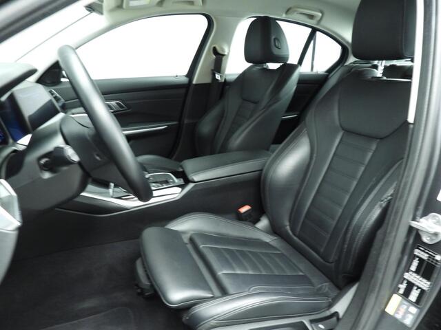 BMW 3-SERIE Sedan 330e Sportline / Leder / Sportstoelen / Park assist / LED / HIFI / Camera / Alu wielen 17 inch