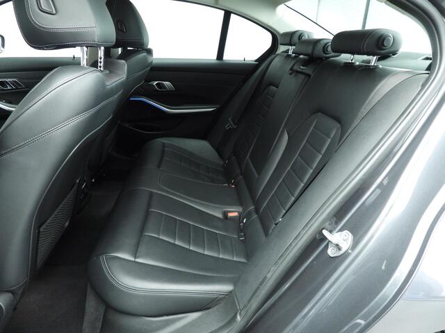 BMW 3-SERIE Sedan 330e Sportline / Leder / Sportstoelen / Park assist / LED / HIFI / Camera / Alu wielen 17 inch