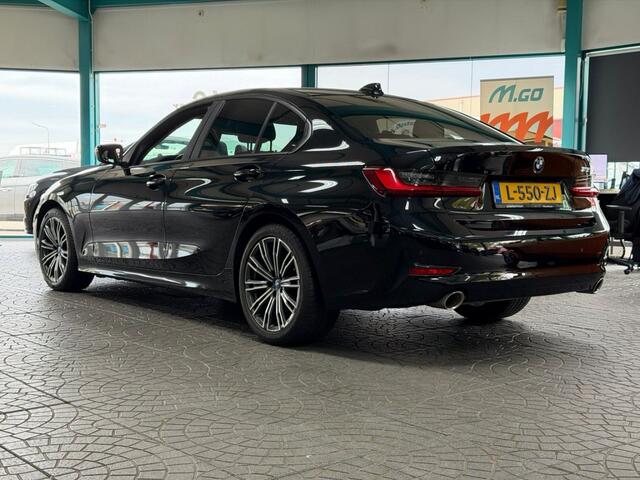 BMW 3-SERIE 318i Sedan Business Edition Automaat - Digitaal Cockpit, Carplay