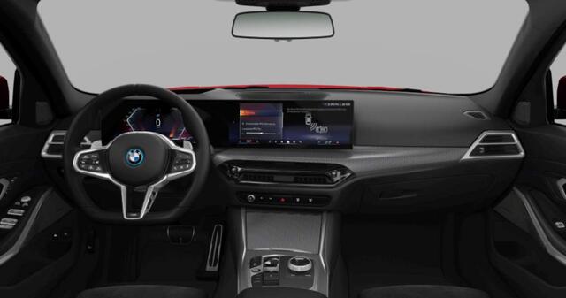 BMW 3-SERIE Touring 330e M Sport Pro - Trekhaak - Panoramadak - Elektrisch verstelbare/verwarmde stoelen - Driving Assistant Professional - Harman Kardon - Getinte Ruiten - Comfort Access - Stuurwielrand verwarmd -