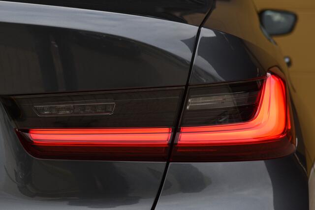 BMW 3-SERIE 318i Executive Edition * Sportstoelen * Hifi * Sfeerverlichting * Sportline uitvoering *