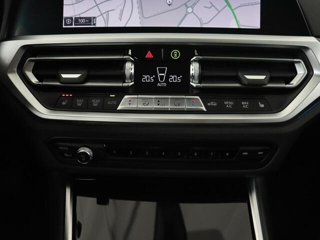 BMW 3-SERIE 330e Sport Line | Stoelverwarming | Carplay | Sportstoelen | Half leder | Camera | Navigatie | Live Cockpit | DAB | Full LED | Park Assist | Navigatie | Climate control | PHEV | Plug In