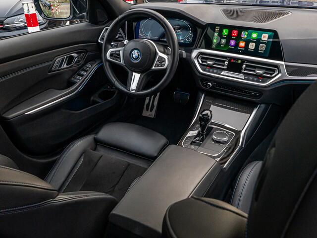 BMW 3-SERIE 330e xDrive High Exe M-Sport PANO LASER MEMORY STOEL 360 CAMERA HUD TREKHAAK BOMVOL!!!