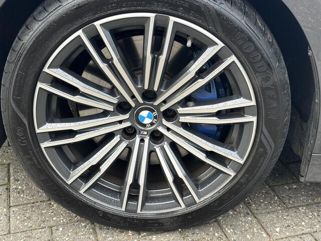 BMW 3-SERIE 330i M Sport Trekhaak | Camera | HiFi | Stoelverw.