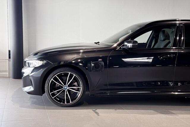 BMW 3-SERIE Touring 320e | M Sport | Glazen Panoramadak | Stoelverwarming | Comfort Access | HIFI |