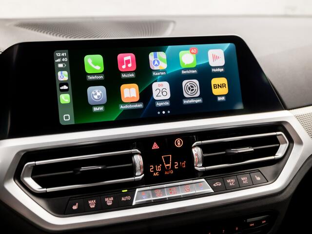 BMW 3-SERIE Touring 330e xDrive M Sport 293Pk Automaat (PANORAMADAK, M PAKKET, LASER KOPLAMPEN, MEMORY SEATS, HEAD-UP DISPLAY, HARMAN/KARDON, 360 CAMERA, ADAPTIVE CRUISE, APPLE CARPLAY, NIEUWE APK, NIEUWSTAAT)