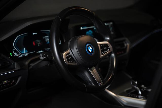 BMW 3-SERIE Touring 330e M-Sport | Pano | Trekhaak | 360 camera