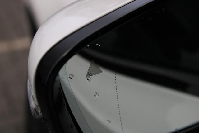 BMW 3-SERIE Touring 330i xDrive High Executive M Sport Automaat / Panoramadak / Trekhaak / Sportstoelen / Comfort Access / Adaptieve LED / Parking Assistant Plus