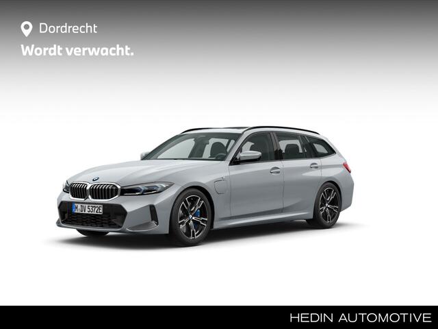 BMW 3-SERIE Touring 330e M-Sport | Panorama | Trekhaak | Elek. Verst.Stoelen | Stoel/Stuurverwarming | Harman Kardon
