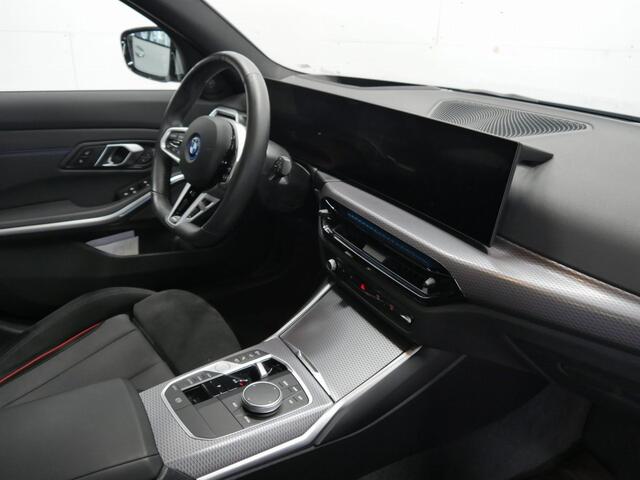 BMW 3-SERIE Touring 330e M-Sport | Panorama | Trekhaak | Elek. Verst.Stoelen | Stoel/Stuurverwarming | Harman Kardon