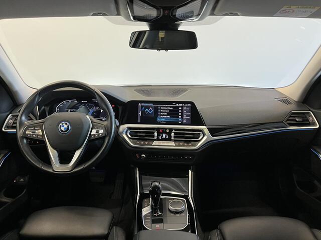 BMW 3-SERIE Touring 320e Sportline Aut-8 Panoramadak HUD Laser Licht Adaptive Cruise Trekhaak Leder Navi PDC VA