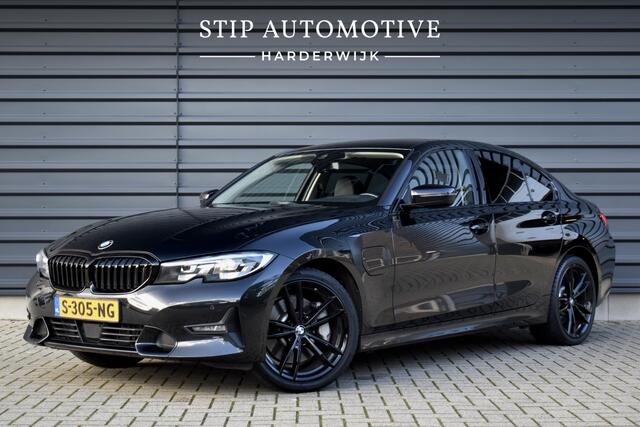 BMW 3-SERIE 330e High Executive Shadow Line | ACC | 19'' M Wielen | Stuur + Stoelverwarming | CarPlay | Live Cockpit Pro |
