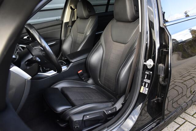 BMW 3-SERIE 330e High Executive Shadow Line | ACC | 19'' M Wielen | Stuur + Stoelverwarming | CarPlay | Live Cockpit Pro |