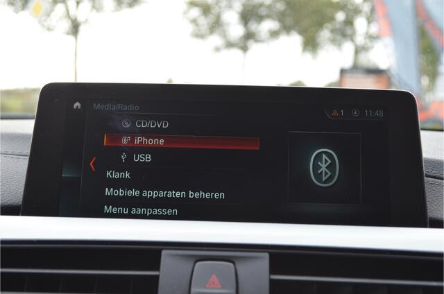 BMW 3-SERIE Touring 318i M Pakket Vol Leer St.verw. Elek. Achterklep Zwarte Raamlijsten Led Koplamp.