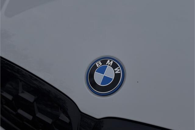 BMW 3-SERIE Touring 330e M-Sport | 19,5 kWh Accu | Panodak | Head-Up | Memory | Trekhaak | 360° Camera | Fabrieksgarantie