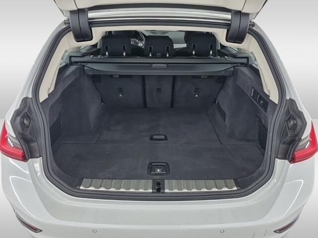 BMW 3-SERIE Touring 320i Business Edition (184PK) 1e-Eig. & Dealer-Onderh. BOVAG-Garantie. NL-Auto.