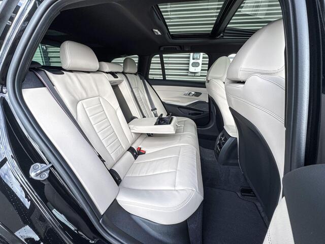 BMW 3-SERIE Touring 330e M Sportpakket Pro / Innovation Pack / Comfort Pack / Trekhaak / Panoramadak / Galvanische afwerking voor bedieningselementen