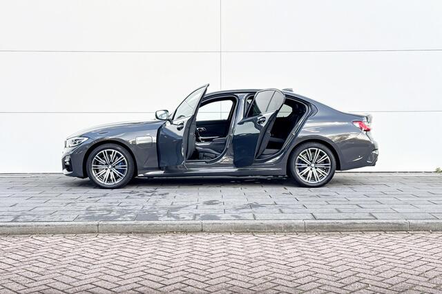 BMW 3-SERIE Sedan 330e High Executive