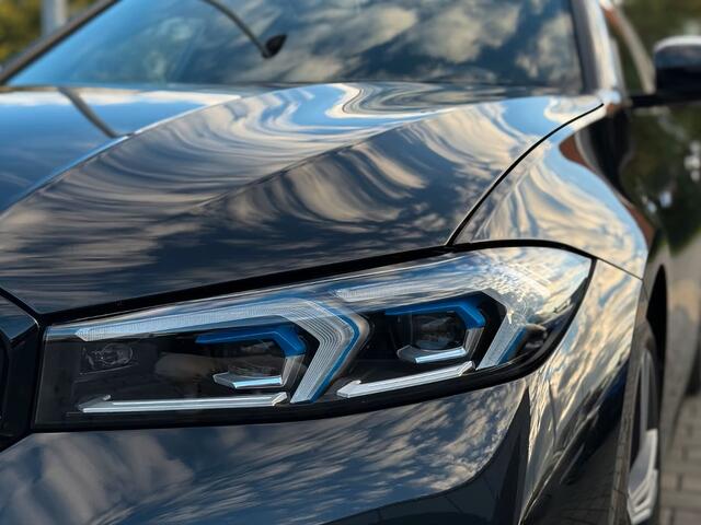 BMW 3-SERIE Touring 320d xDrive M-SPORT ** LED, NAVI+, LEDER, PANORAMA, H&K, HuD, TREKH, 19-inch LMV ** 1e EIG - UNFALLFREI ** ** INFORMEER OOK NAAR ONZE AANTREKKELIJKE FINANCIAL-LEASE TARIEVEN **